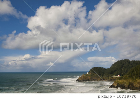 USA, Oregon, Heceta Head Lighthouse USA, Oregon, Heceta Head Lighthouse 10739770