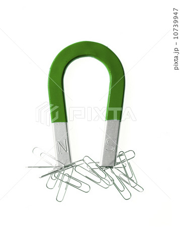 Magnet and paper clips 10739947