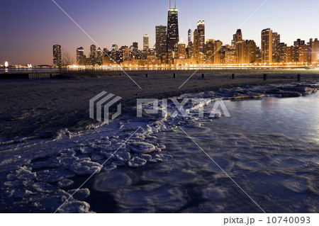 USA, Illinois, Chicago, City skyline from Lake Michigan at sunset USA, Illinois, Chicago, City skyline from Lake Michigan at sunset 10740093