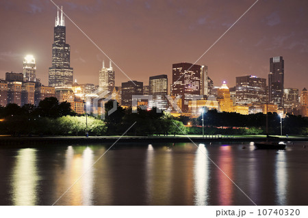 USA, Illinois, Chicago skyline at dusk 10740320