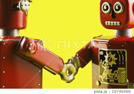 Toy robots shaking hands 10740400