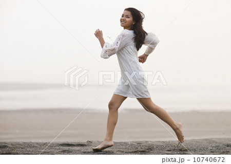 USA, Montana, young woman jogging on beach USA, Montana, young woman jogging on beach 10740672