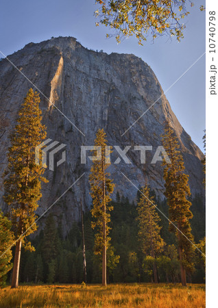 USA, California, Yosemite Valley in autumn USA, California, Yosemite Valley in autumn 10740798