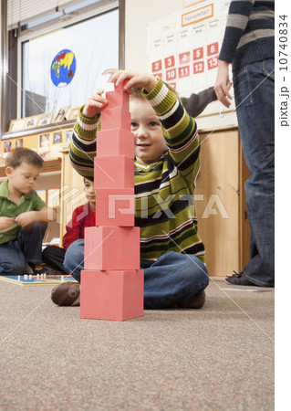 Child stacking red blocks 10740834