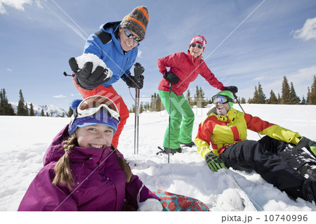 USA, Colorado, Telluride, Three-generation family with girl (10-11) during ski holiday 10740996