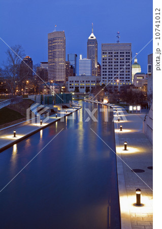 USA, Indiana, Indianapolis, Skyline with river 10741012