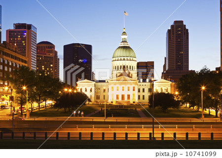 USA, Missouri, St Louis, Old courthouse at night USA, Missouri, St Louis, Old courthouse at night 10741099