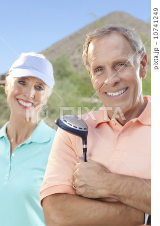 Portrait of couple on golf course 10741249