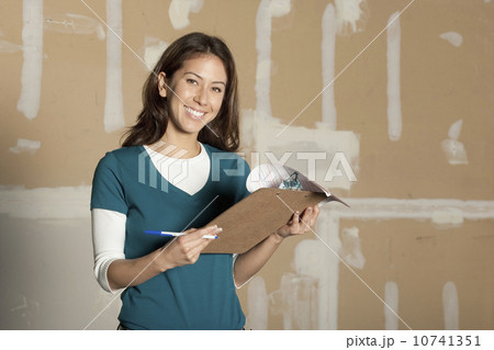 Woman with a clipboard 10741351