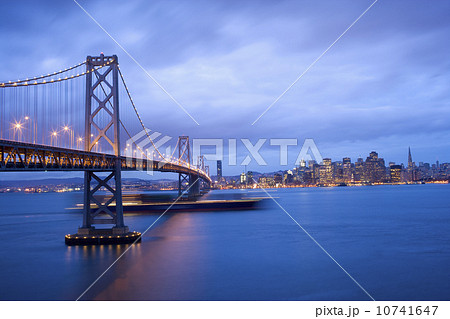 USA, San Francisco, City skyline with Golden Gate Bridge USA, San Francisco, City skyline with Golden Gate Bridge 10741647