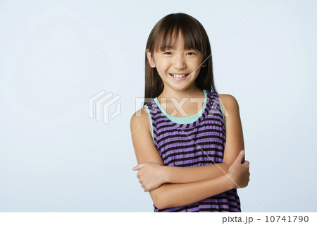 Studio portrait of girl (10-11) 10741790