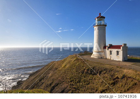USA, Washington, lighthouse on cliff USA, Washington, lighthouse on cliff 10741916