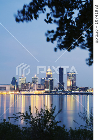 USA, Kentucky, Louisville, Skyline at dusk USA, Kentucky, Louisville, Skyline at dusk 10741983