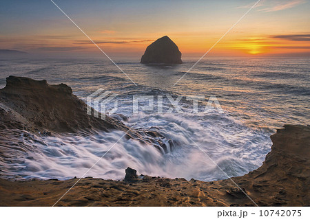 Cape Kiwanda, Haystack Rock at sunset Cape Kiwanda, Haystack Rock at sunset 10742075