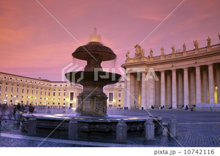 Saint Peter's Square at sunrise Saint Peter's Square at sunrise 10742116
