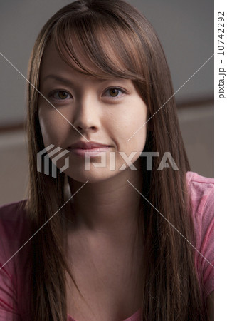 Portrait of young woman Portrait of young woman 10742292