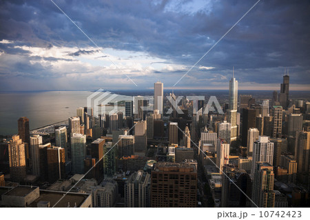 USA, Illinois, Chicago, City before storm, view from Hancock Tower 10742423