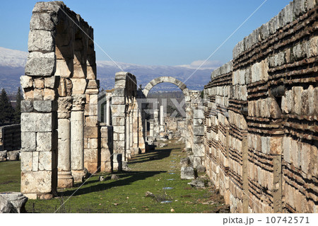 Ancient ruins 10742571