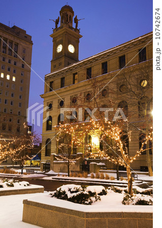USA, Ohio, Courthouse building in Winter, dusk, Canton 10742674