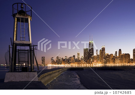 USA, Illinois, Chicago, City skyline from Lake Michigan at sunset USA, Illinois, Chicago, City skyline from Lake Michigan at sunset 10742685