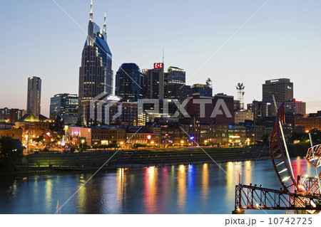 USA, Tennessee, Nashville, Evening skyline 10742725