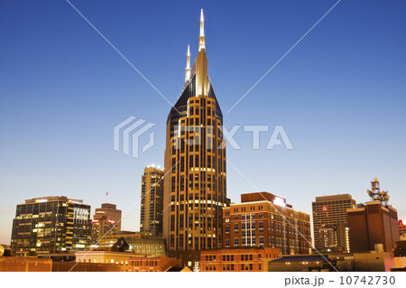 USA, Tennessee, Nashville, Evening skyline 10742730
