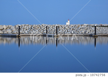USA, Wisconsin, Milwaukee, Lake Michigan waterfront USA, Wisconsin, Milwaukee, Lake Michigan waterfront 10742756