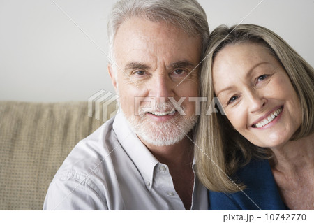 Portrait of smiling senior couple 10742770