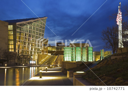 USA, Indiana, Indianapolis, Skyline with Indiana State Museum USA, Indiana, Indianapolis, Skyline with Indiana State Museum 10742771