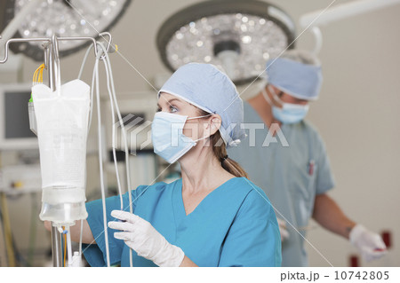 Surgeons getting ready for surgery Surgeons getting ready for surgery 10742805