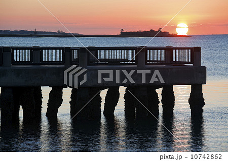 USA, South Carolina, Charleston, Castle Pinckney at sunrise 10742862