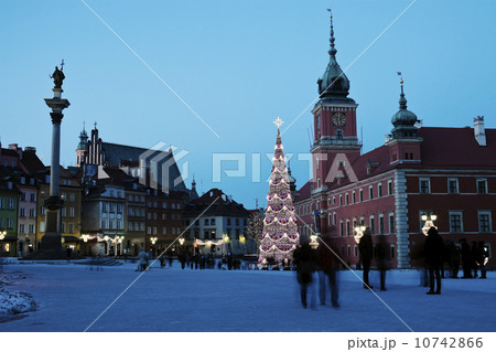 Castle Square, Sigismund's Column and Royal Castle in Christmas time 10742866