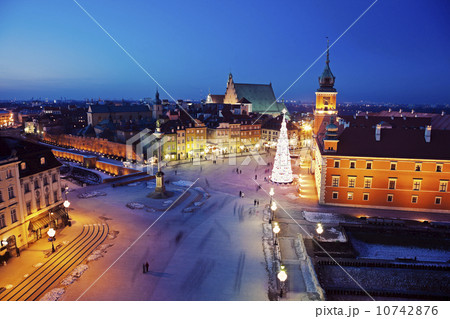 Castle Square, Sigismund's Column and Royal Castle in Christmas time Castle Square, Sigismund's Column and Royal Castle in Christmas time 10742876