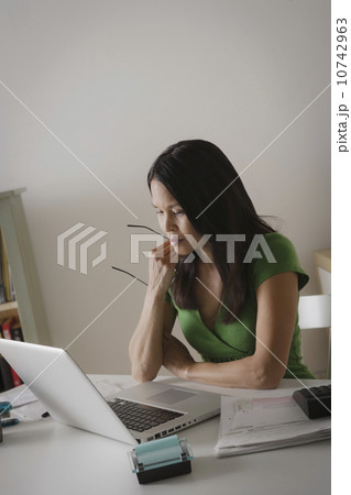 Woman working with laptop 10742963