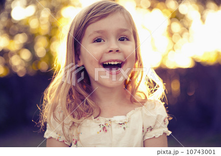 Portrait of girl (4-5) laughing Portrait of girl (4-5) laughing 10743001