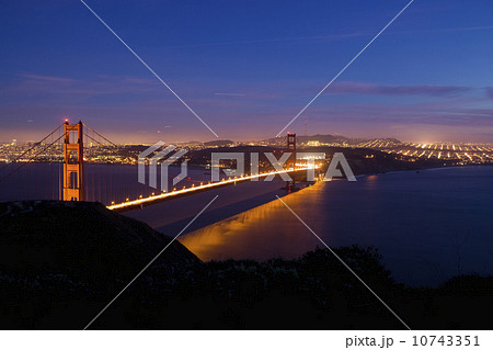 USA, San Francisco, City skyline with Golden Gate Bridge 10743351