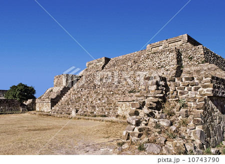 Mexico, Oaxaca, Monte Alban, pre-Columbian archaeological site, built 600 BC by the Zapotecs 10743790