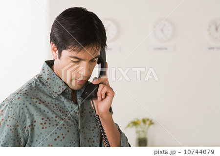 Businessman talking on phone 10744079
