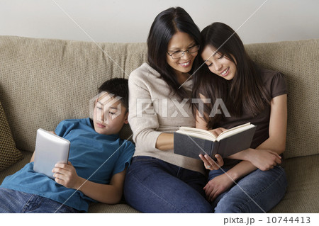 Family reading together Family reading together 10744413