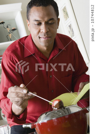 Man preparing dessert 10744812