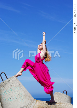 Young beautiful girl doing gymnastic  10746802