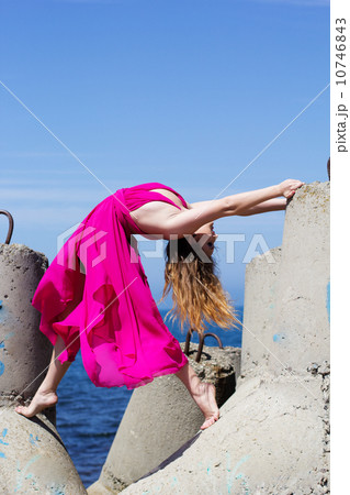 Young beautiful girl doing gymnastic  10746843