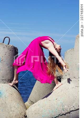 Young beautiful girl doing gymnastic  10746844