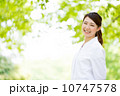新緑と医療イメージ 10747578