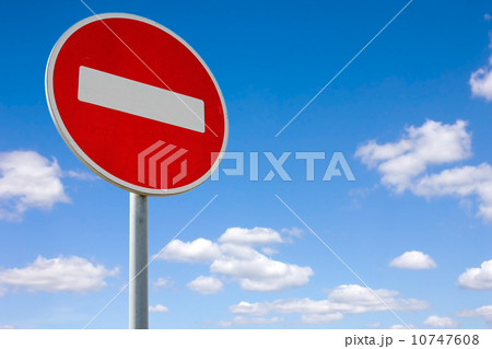 Roadside red stop sign 10747608