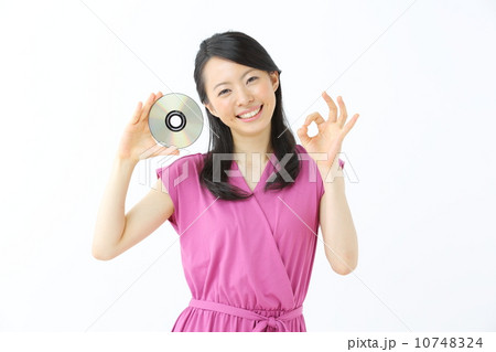 メディア・若い女性 10748324