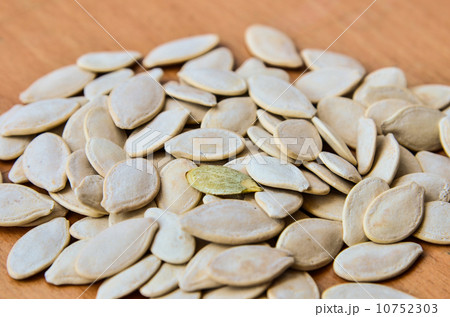 Pumpkin seeds 10752303