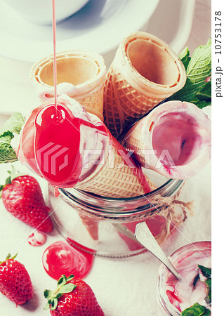Strawberry ice cream 10753178