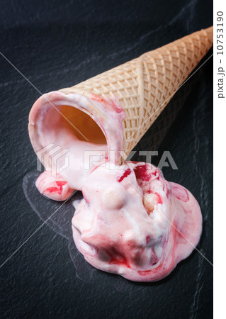Strawberry ice cream 10753190