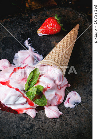 Strawberry ice cream 10753193
